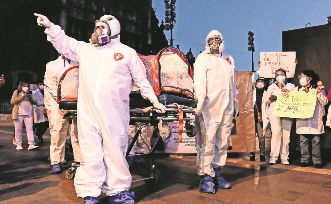 En México 283 mil 122 médicos se han infectado con el SARS-CoV-2, hasta el 25 de octubre, con base en el informe en ese rubro de la Ssa. Los médico particulares se manifestado en varios momentos de la pandemia para recibir las dosis.