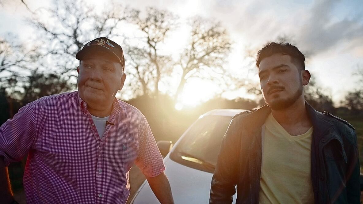 El documental reúne testimonos del director Gian Cassini, incluida su familia, quien de inicio se mostró reticente de querer profundizar en la historia que culminó con el asesinato de su padre. Foto: Cortesía.