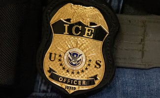 ICE cuestiona cobertura de AP sobre publicación de videos de cámaras corporales; dice que la agencia se "confundió"