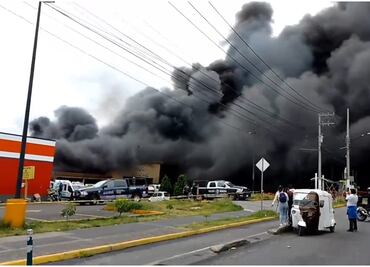 Sospechan que incendios en centros comerciales de Zapopan fueron provocados; despliegan operativo y siguen investigaciones