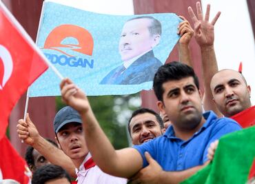 Oposición turca se reunirá hoy en marcha antigolpista