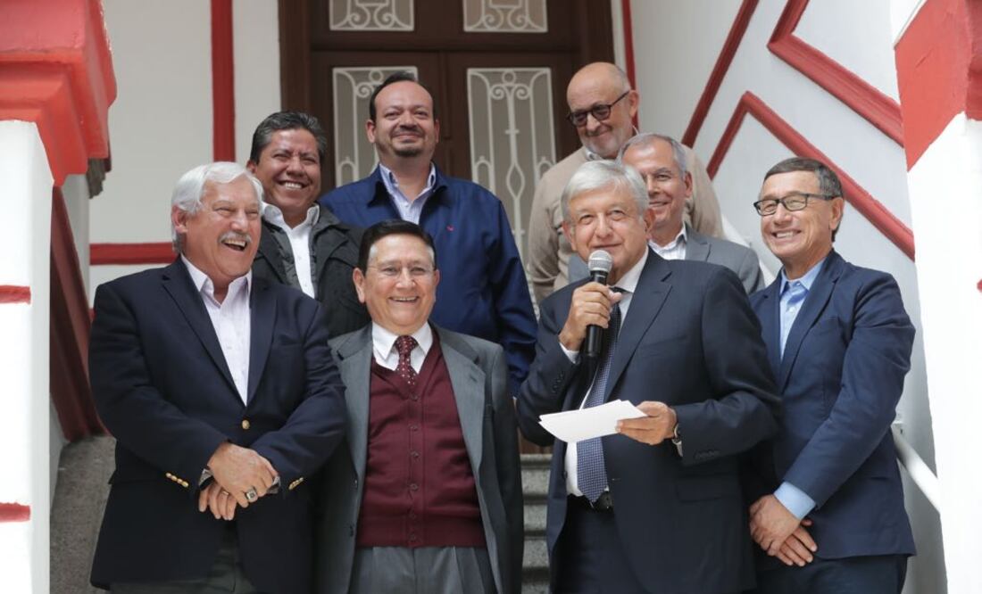 AMLO presentó a su equipo en materia agropecuaria y de seguridad alimentaria. Foto: Luis Cortés / EL UNIVERSAL