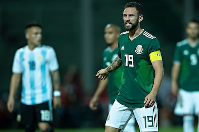 Layún muestra su herida del juego ante Argentina 