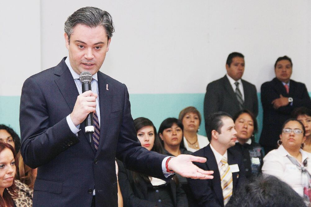 El secretario de Educación, Aurelio Nuño, declaró ayer que se harán cambios al interior de su dependencia para alinearla plenamente a la reforma educativa (ARCHIVO EL UNIVERSAL)