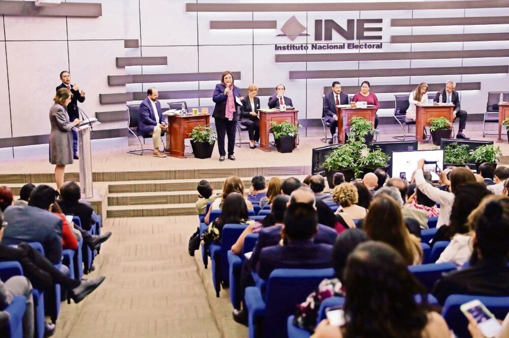Candidatos al Senado tuvieron un primer debate donde las descalificaciones fueron el común denominador del evento. Foto: IVÁN STEPHENS. EL UNIVERSAL