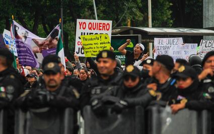 FOTOS: Trabajadores del Poder Judicial piden dialogar con Claudia Sheinbaum en el día de su toma de protesta 