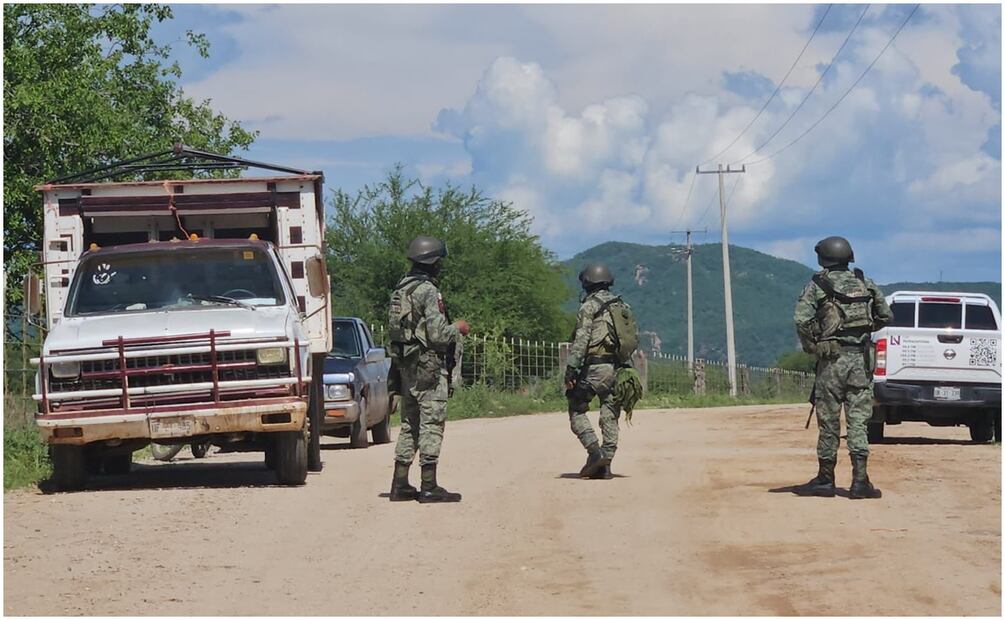 Convoy militar cae a un barranco en el norte de Culiacán. Foto: Cortesía