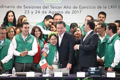 Osorio Chong traza agenda con el PVEM