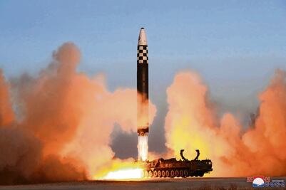 Norcorea prueba misil de crucero un día antes de la visita de Trump a Seúl