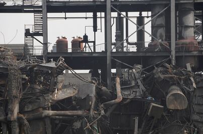 China: Sube a 13 cifra de muertos por explosión de fábrica
