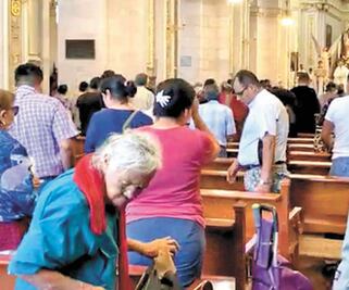 Ignoran reglas de sanidad en celebración de misa de Pascua