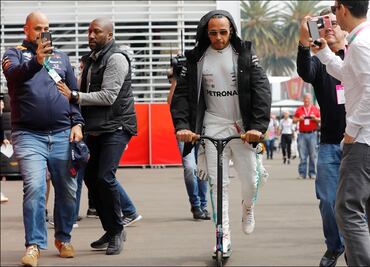 Hamilton fue abusado racialmente cuando era niño: Wolff