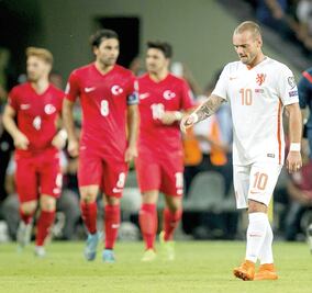 Holanda está cerca de no ir a la Eurocopa 2016
