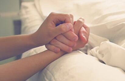 Le “truenan” el cuello y queda paralizado tras masaje en baños de vapor en Puebla