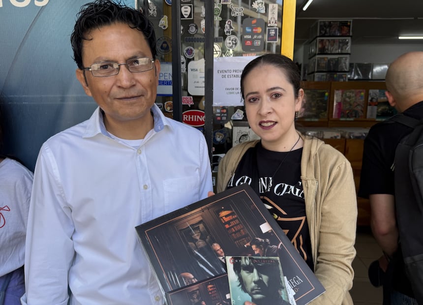 Mónica y Juan Carlos, pareja y fans de La Gusana Ciega.
Foto: César Olivares / EL UNIVERSAL