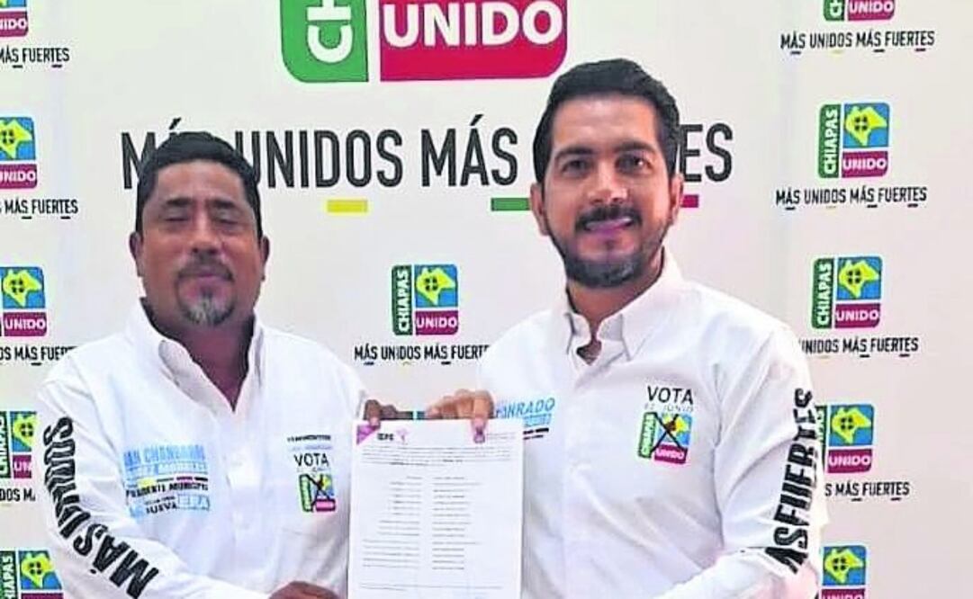 Antes del ataque, Juan Gómez Morales (izq.) había encabezado un evento en Nuevo Veracruz