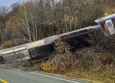 Descarrila tren de pasajeros en Noruega; reportan al menos un muerto y cuatro heridos