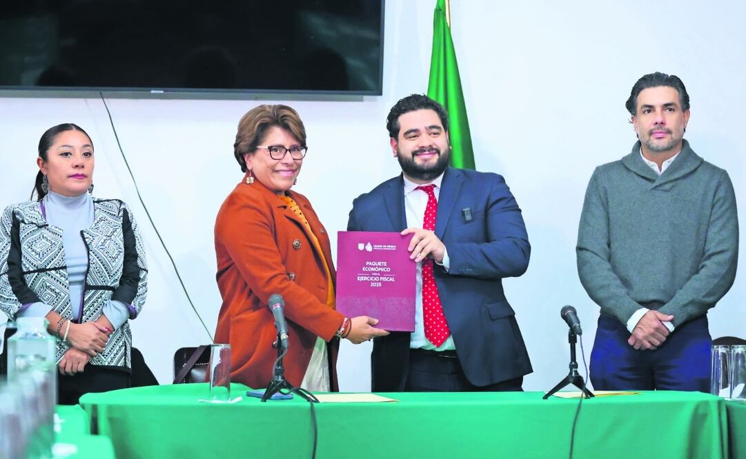 El secretario de Administración y Finanzas, Juan Pablo de Botton, entregó este viernes el Paquete Económico 2025 al Congreso de la Ciudad de México. Foto: de FERNANDA ROJAS. EL UNIVERSAL