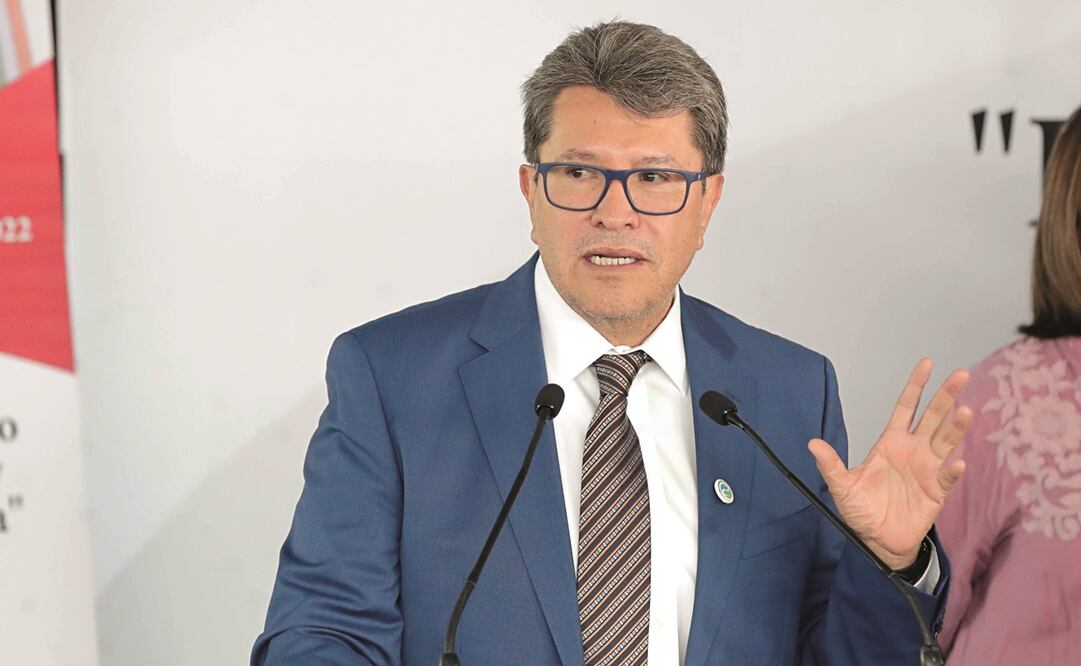 Ricardo Monreal hizo un llamado a sus compañeros de Morena a actuar con serenidad y prudencia, ya que le dificultan los acuerdos en el Senado. Foto: Especial.
