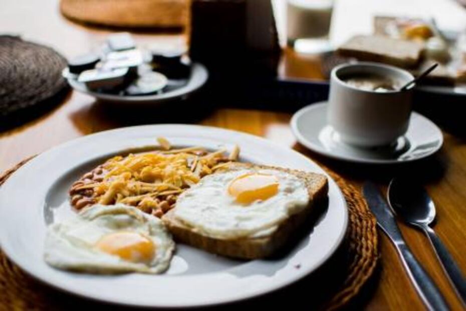 Desayuna dos huevos diarios y baja de peso