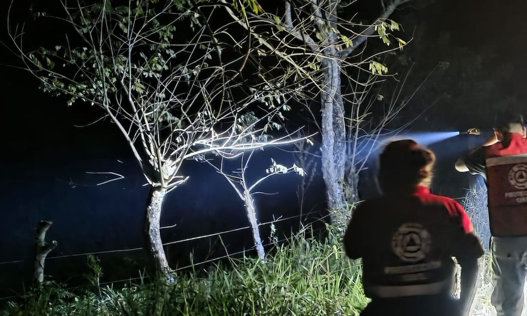 Protección civil acudió a una alerta por olor a combustible reportado por pobladores del Istmo. Foto: Especial