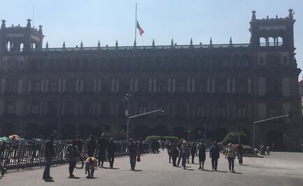 Banderas en el centro de la CDMX ondean a media asta por duelo nacional