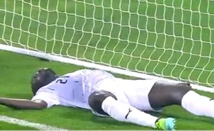 Jugador se convulsiona en pleno partido y obliga a suspender el encuentro