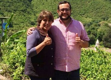 José Ramón López Beltrán, hijo mayor de AMLO, felicita a Delfina Gómez por ir a la cabeza en conteo rápido