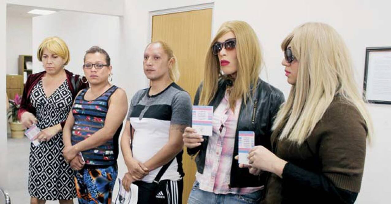 Las mujeres transexuales que presentaron la denuncia indicaron que desde que entró la administración de Jorge Zermeño salen con miedo a la calle y se quejaron también del tarjetón de salud para quienes ejercen la prostitución (FRANCISCO RODRÍGUEZ)