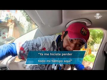 “Ahora me la compras a huevo”, ambulante amenaza con golpear a conductor por no comprar su producto