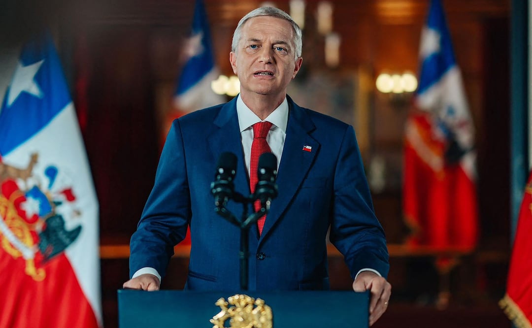 José Antonio Kast durante su primer discurso en cadena nacional, donde defendió su “megareforma” económica y pidió su aprobación urgente al Congreso. Foto: AFP.