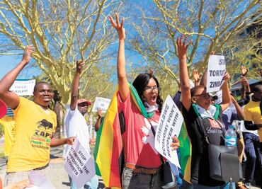 Declaran a Robert Mugabe un “héroe nacional”