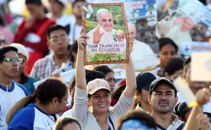 Acampan miles de ecuatorianos en espera de misa del Papa Francisco