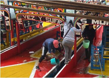 “Se nos inundaron las embarcaciones”: Trajineras de Xochimilco amanecen bajo el agua tras fuertes lluvias en CDMX