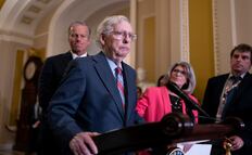 Hospitalizan al exlíder demócrata en el Senado de EU, Mitch McConnell; aún no tienen pronóstico