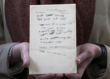 Cartas y guiones de "Los Simpson": El archivo de Stephen Hawking encuentra hogar