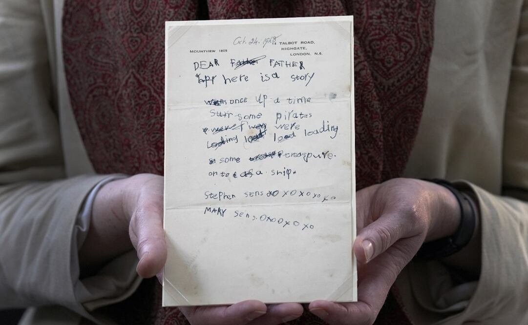 En la foto, una carta que Hawking y su hermana escribieron a su padre, cuando eran niños. Foto: AP Photo/Kirsty Wigglesworth