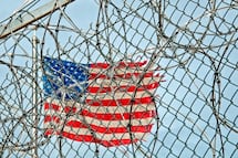 Dan a mexicano 27 años de cárcel en EU por tráfico de drogas; importaba metanfetamina líquida desde México