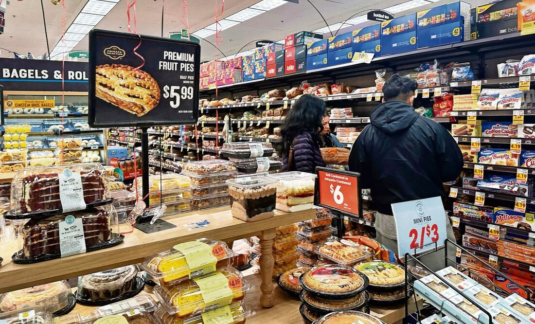 Expertos advierten que los aranceles pueden impactar el consumo entre los estadounidenses. Frederic J. Brown / AFP