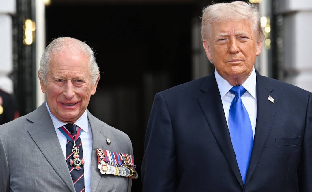 El presidente estadounidense Donald Trump posa junto al rey Carlos III y la reina Camila de Gran Bretaña durante una despedida formal en el jardín sur de la Casa Blanca en Washington, D.C., el 30 de abril de 2026. El rey Carlos III y la reina Camila concluyen su visita a Estados Unidos y se dirigirán próximamente a Bermudas. Foto: AFP