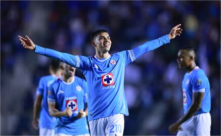 Cruz Azul sufre demasiado y con un hombre menos vence de último minuto a Mazatlán FC  