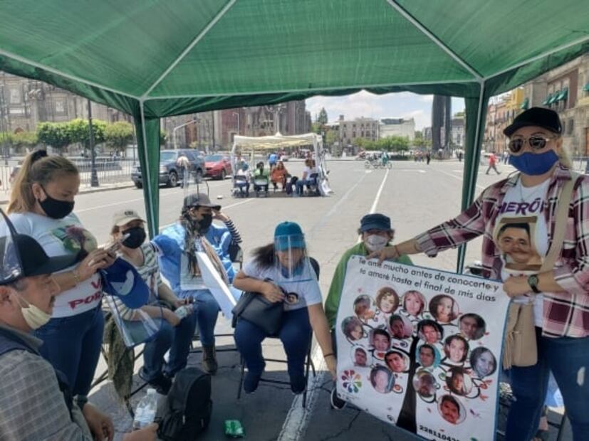 Familiares de desaparecidos instalan plantón en Palacio Nacional