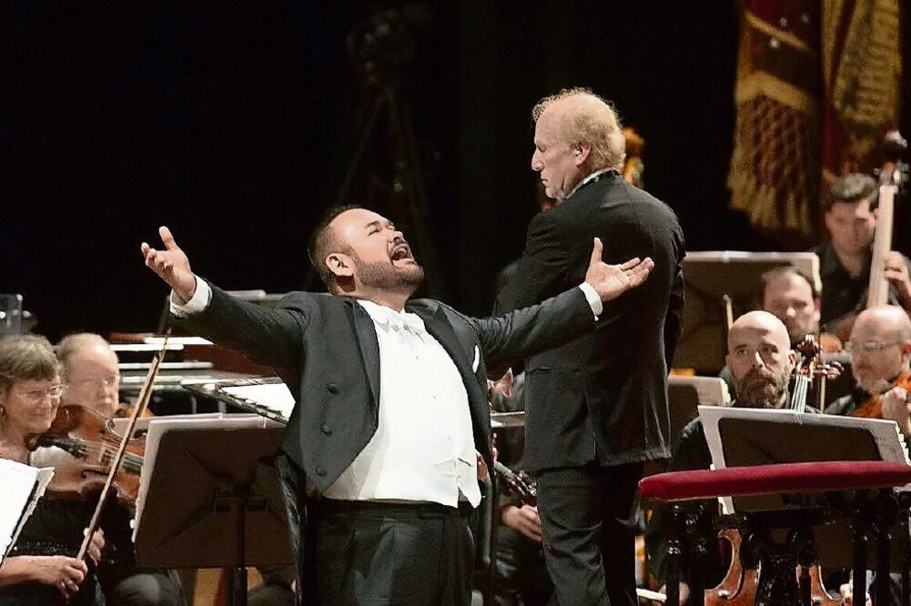 El tenor estuvo acompañado de la Orquesta Filarmónica de Buenos Aires. (CORTESÍA TALENTO CLASE MUNDIAL)
