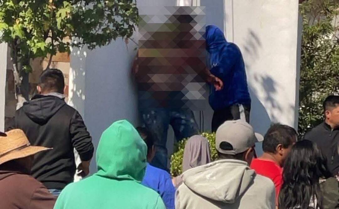 Vecinos de San Miguel Xochitecatitla, linchan a hombre en Tlaxcala por presuntamente violentar sexualmente a una niña (01/04/2025). Foto: Especial