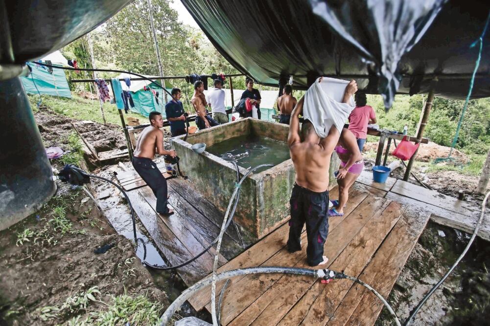 Integrantes de las FARC en un campamento de las Zonas Veredales Transitorias de Normalización, en Icononzo, Colombia (JHON PAZ. XINHUA)