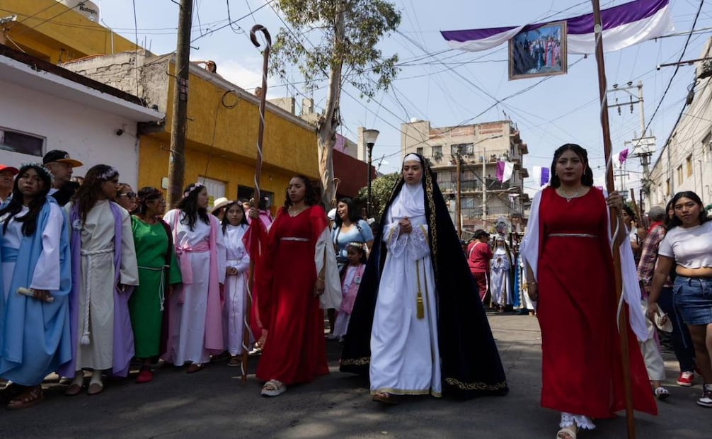 Recorrido por los ocho barrios, como parte del Jueves Santo, en la 183 Representación de la Semana Santa en Iztapalapa. Foto: Santiago Cadena / EL UNIVERSAL