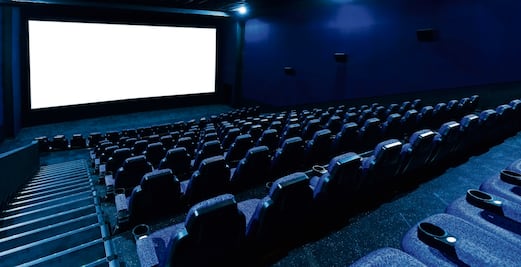 Corte determina que cines en México deberán exhibir películas dobladas al español y con audio descriptivo