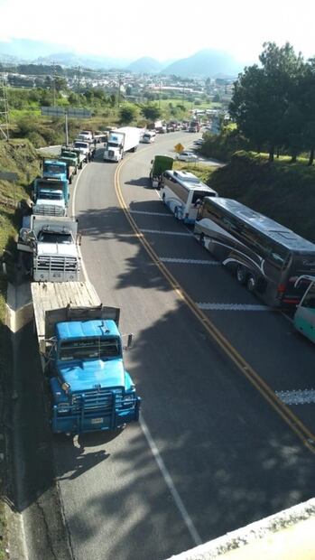 Transportistas de los estados se suman al paro convocado por la Amotac