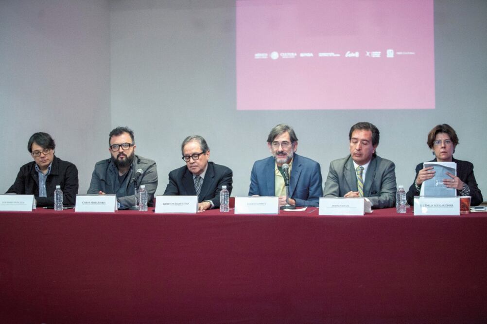 Antonio Crestani (segundo de derecha a izquierda) asegura que esta edición será una fiesta teatral digna y vigorosa (CAMILA MATA. EL UNIVERSAL)