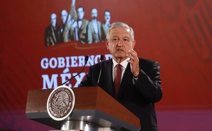 AMLO conmemora el Día del Trabajo; se está al corriente y al servicio de este sector, dice